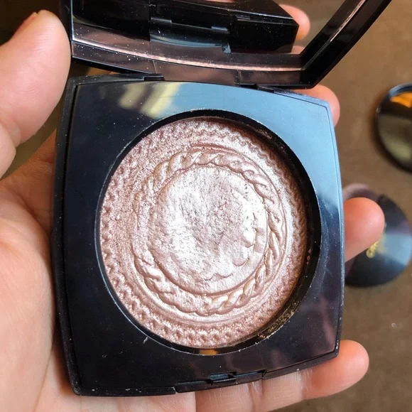 Chanel Eclat Magnetique De Chanel Highlighter Metal Peach EUC - Picture 9 of 10